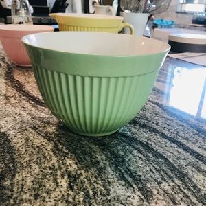 ❌❌SOLD ELSEWHERE❌❌Mixing bowl—medium